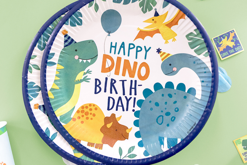 Tanjiri Happy dino birthday 23cm - 8 kom