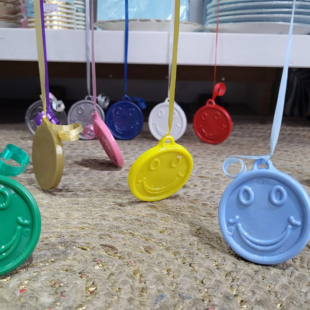 Plastčni smajli tegići